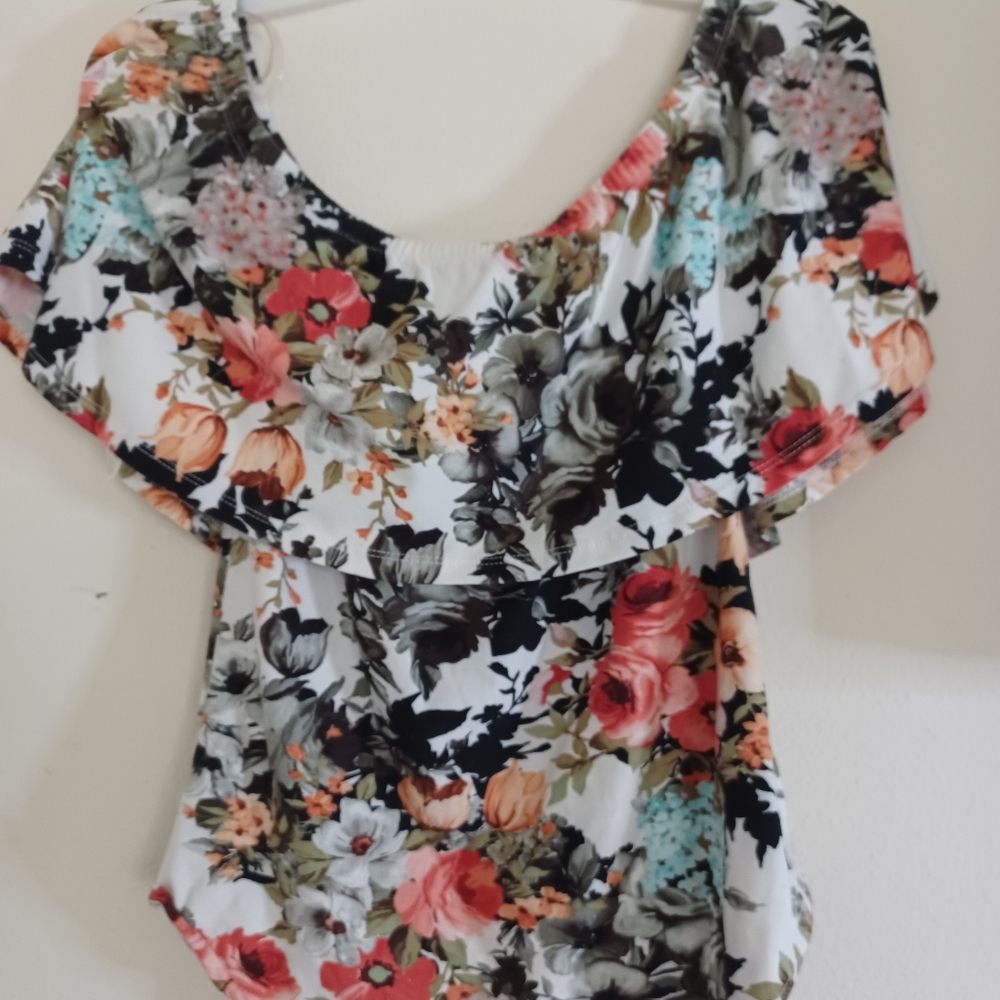 Women floral blouse